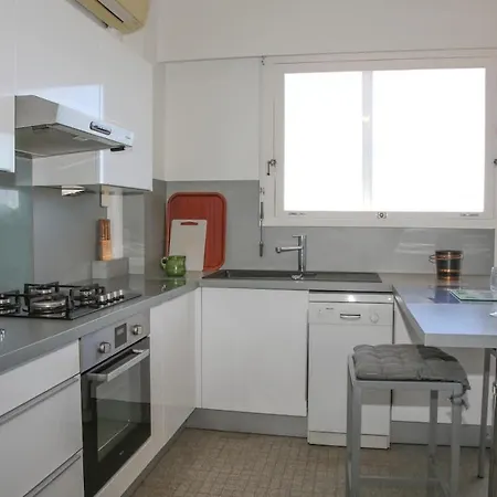 2 Bedroom With Mountain And Sea View Antibes